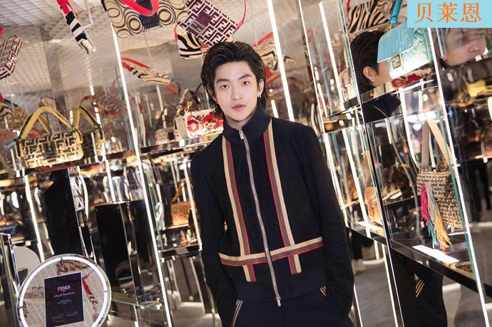 屈楚萧欺骗玩弄白富美 表面非常刚实则软饭男! 屈楚萧欺骗玩弄白富美 表面非常刚实则软饭男!