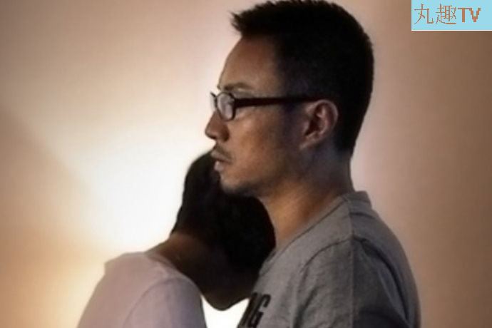 一口气看完 4 集今年最好的悬疑剧是它，唯一败笔是完全不够看